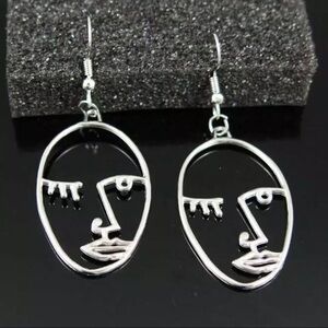 3/$30 🤍 Abstract Face Earrings